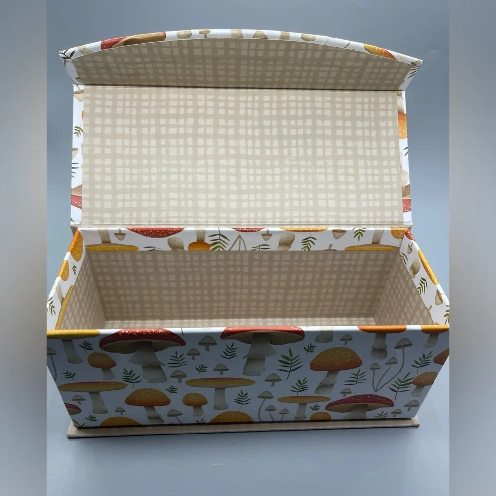 Spring Mushrooms on White Flip Top Box, New 🗃️